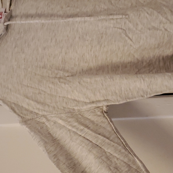 Gray Cropped Sweatshirt - Picture 5 of 10